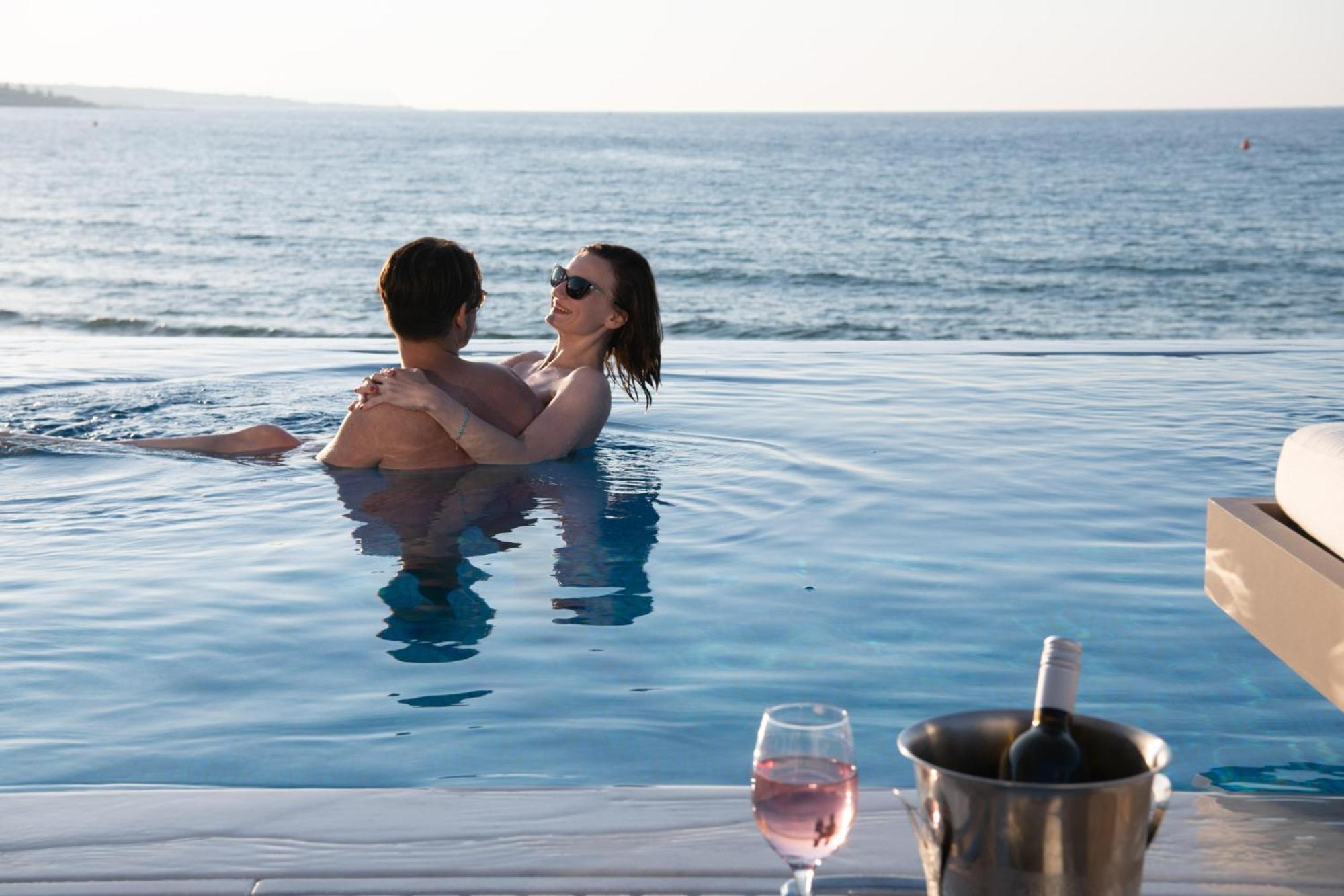 Alexander Beach Hotel & Village Resort Малиа Экстерьер фото