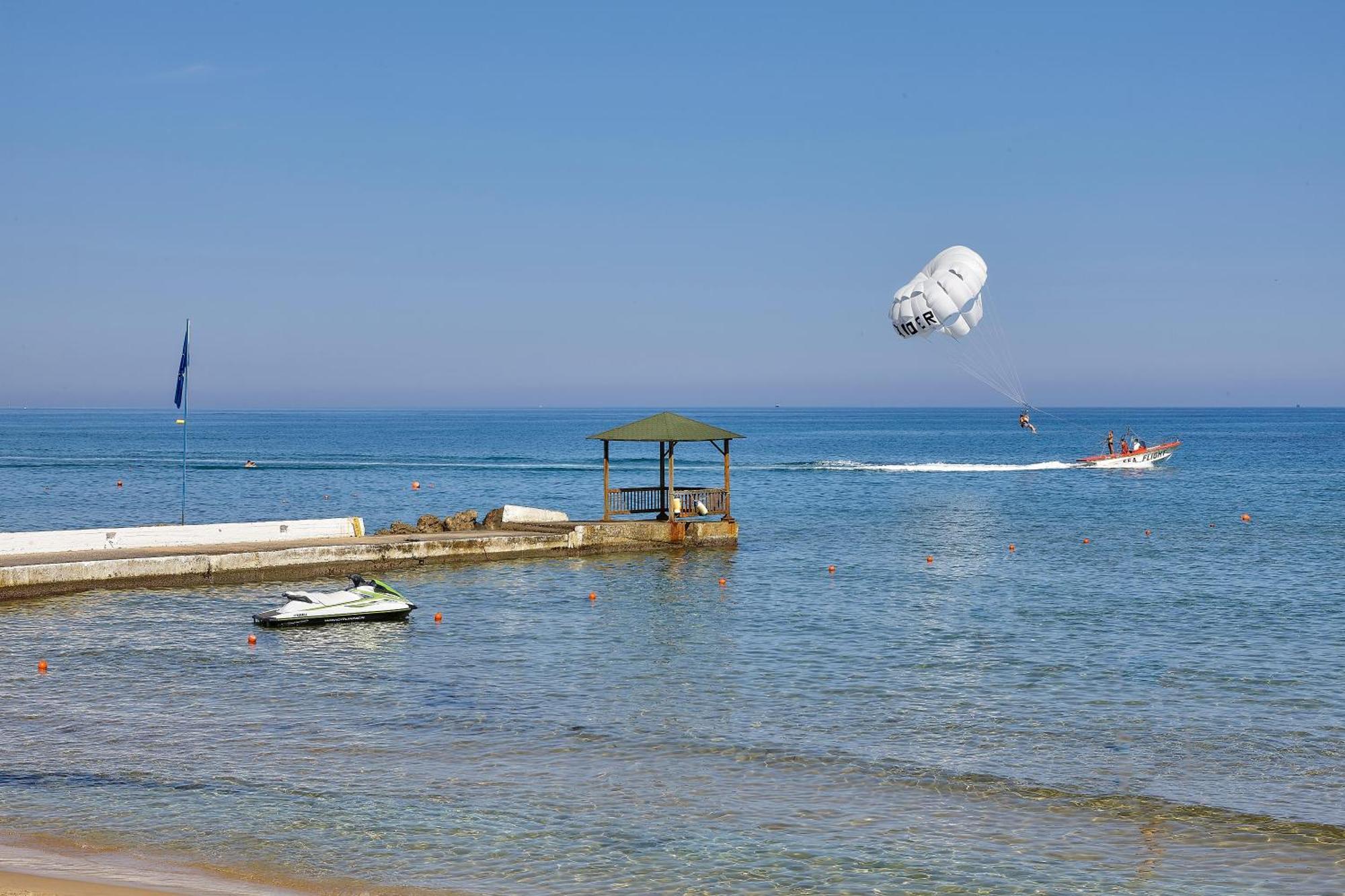 Alexander Beach Hotel & Village Resort Малиа Экстерьер фото