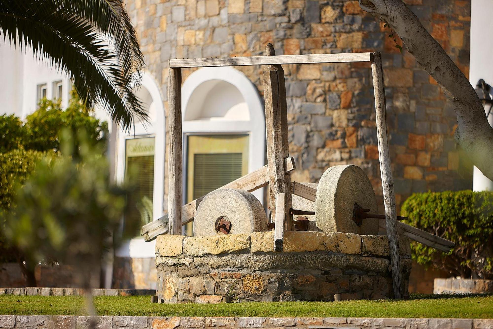 Alexander Beach Hotel & Village Resort Малиа Экстерьер фото