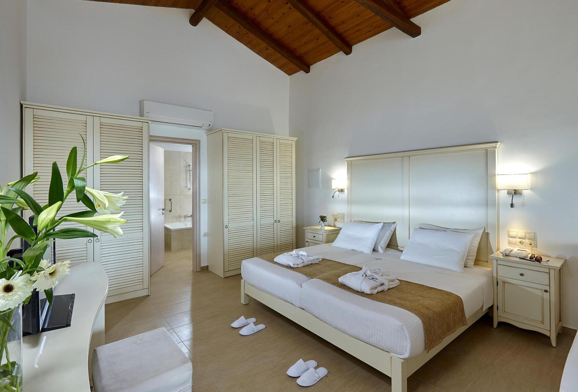 Alexander Beach Hotel & Village Resort Малиа Экстерьер фото